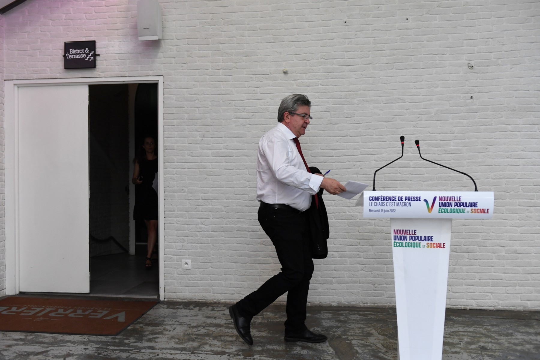 Législatives: Mélenchon invite la Macronie à «baisser d'un ton»