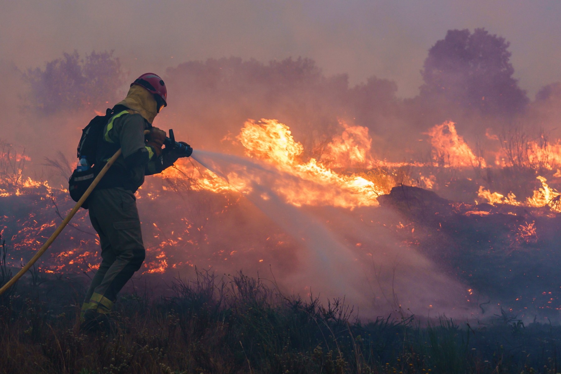L'Espagne lutte contre des incendies aidée par une baisse des températures