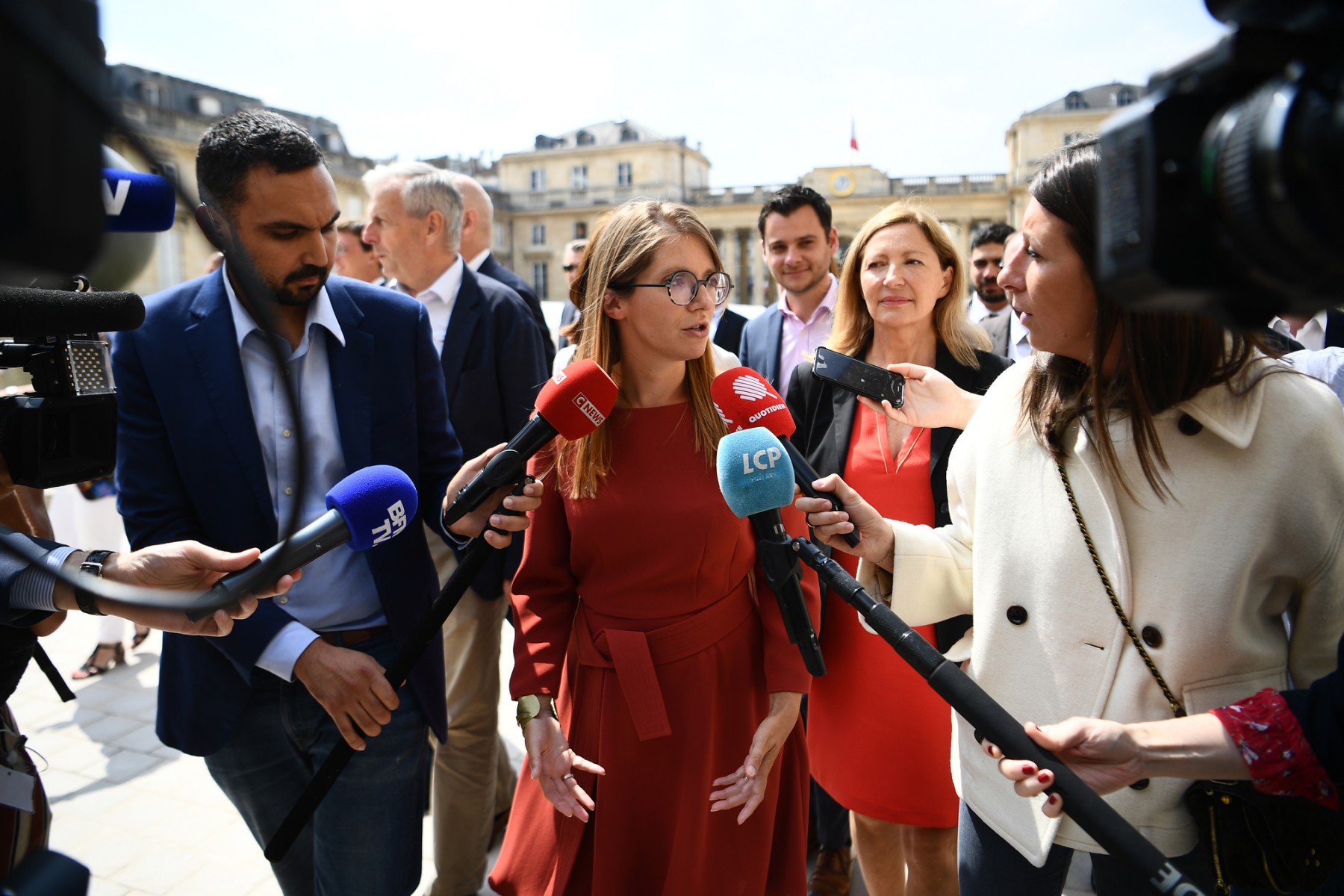 Trois femmes au pouvoir, de Matignon à l'Assemblée, une donne historique