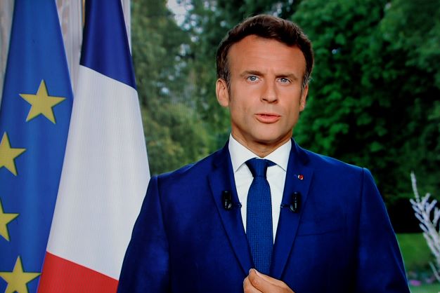 Macron veut «bâtir des compromis» et met les oppositions sous pression