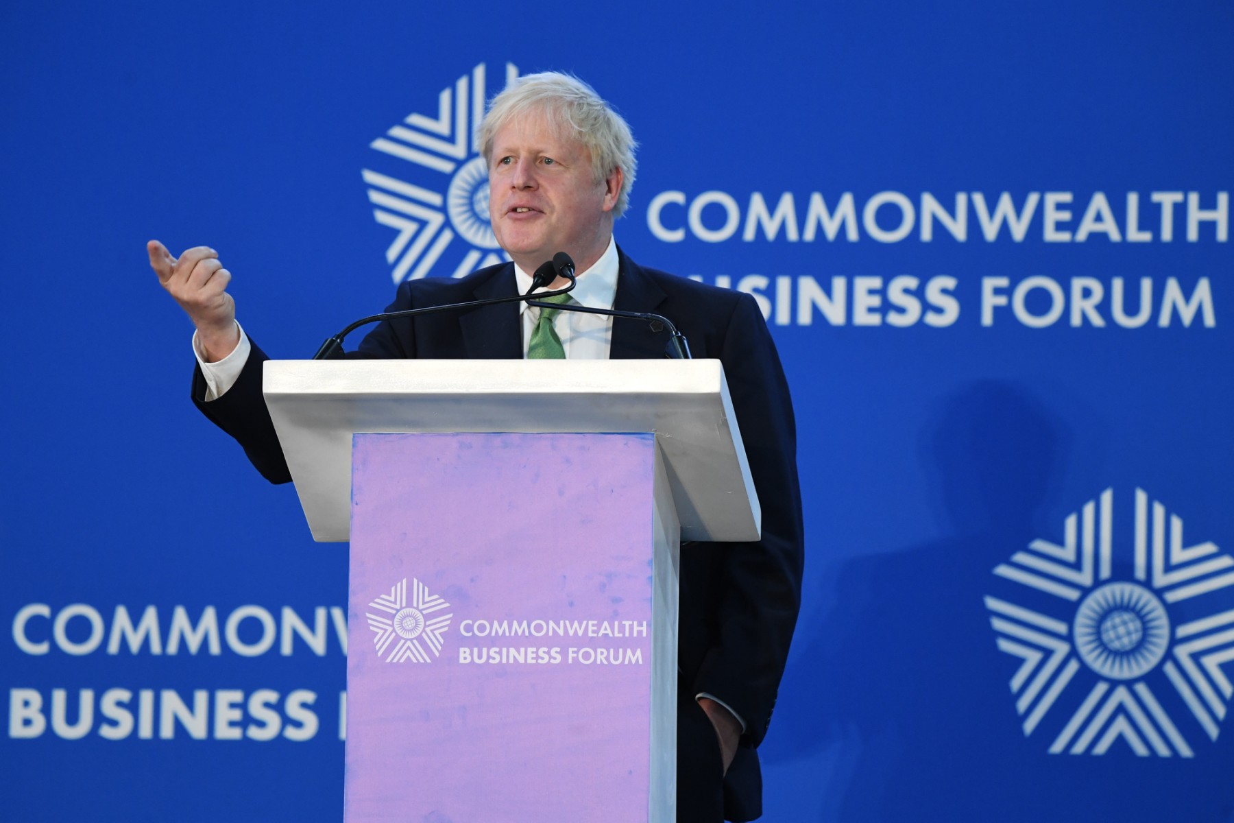 A Kigali, Boris Johnson défend l'accord sur les migrants avec le Rwanda