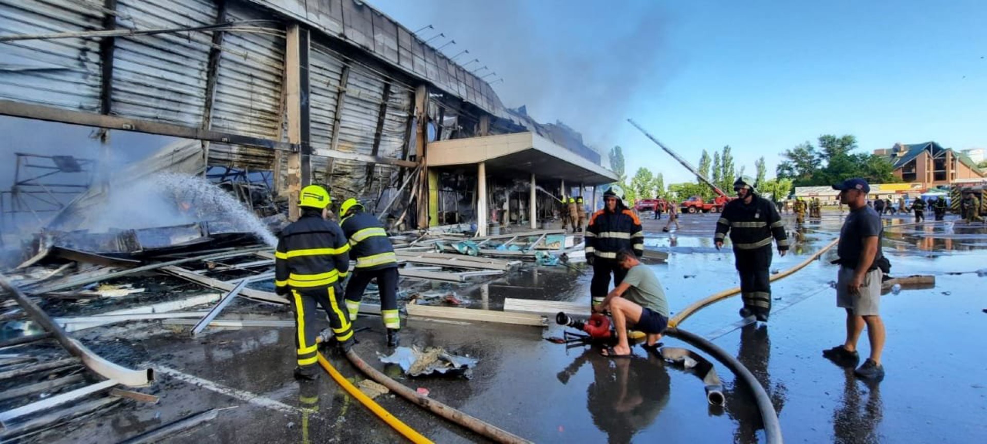 Ukraine: 18 morts dans une frappe russe sur un centre commercial, «crime de guerre» pour le G7