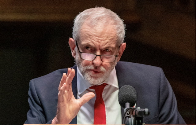 Législatives: deux candidates LFI critiquées pour s'afficher avec Corbyn