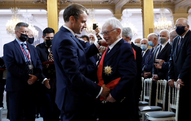 Le président français salue la mémoire d'un officier défenseur des harkis