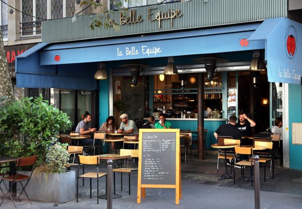 Paris: les écologistes demandent la révision des terrasses estivales