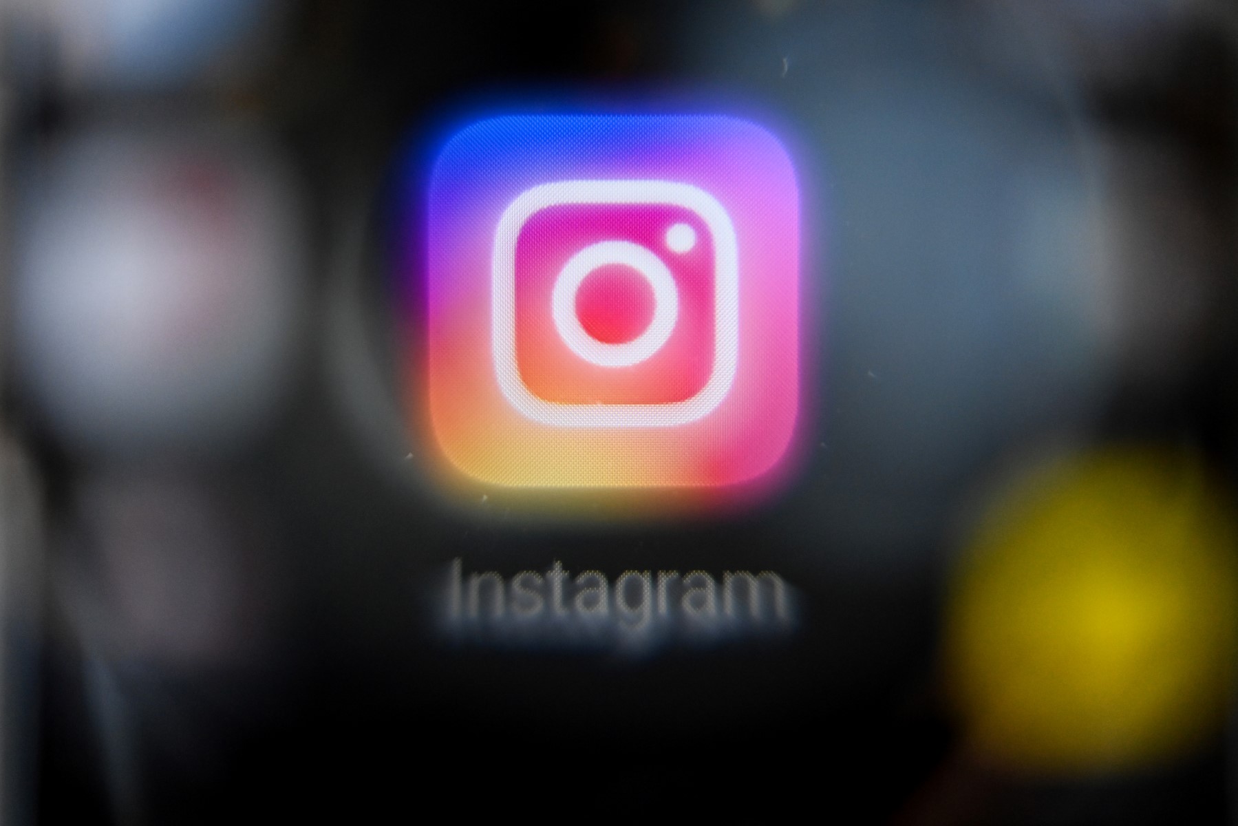 Instagram veut vérifier l'âge de ses utilisateurs grâce à l'intelligence artificielle