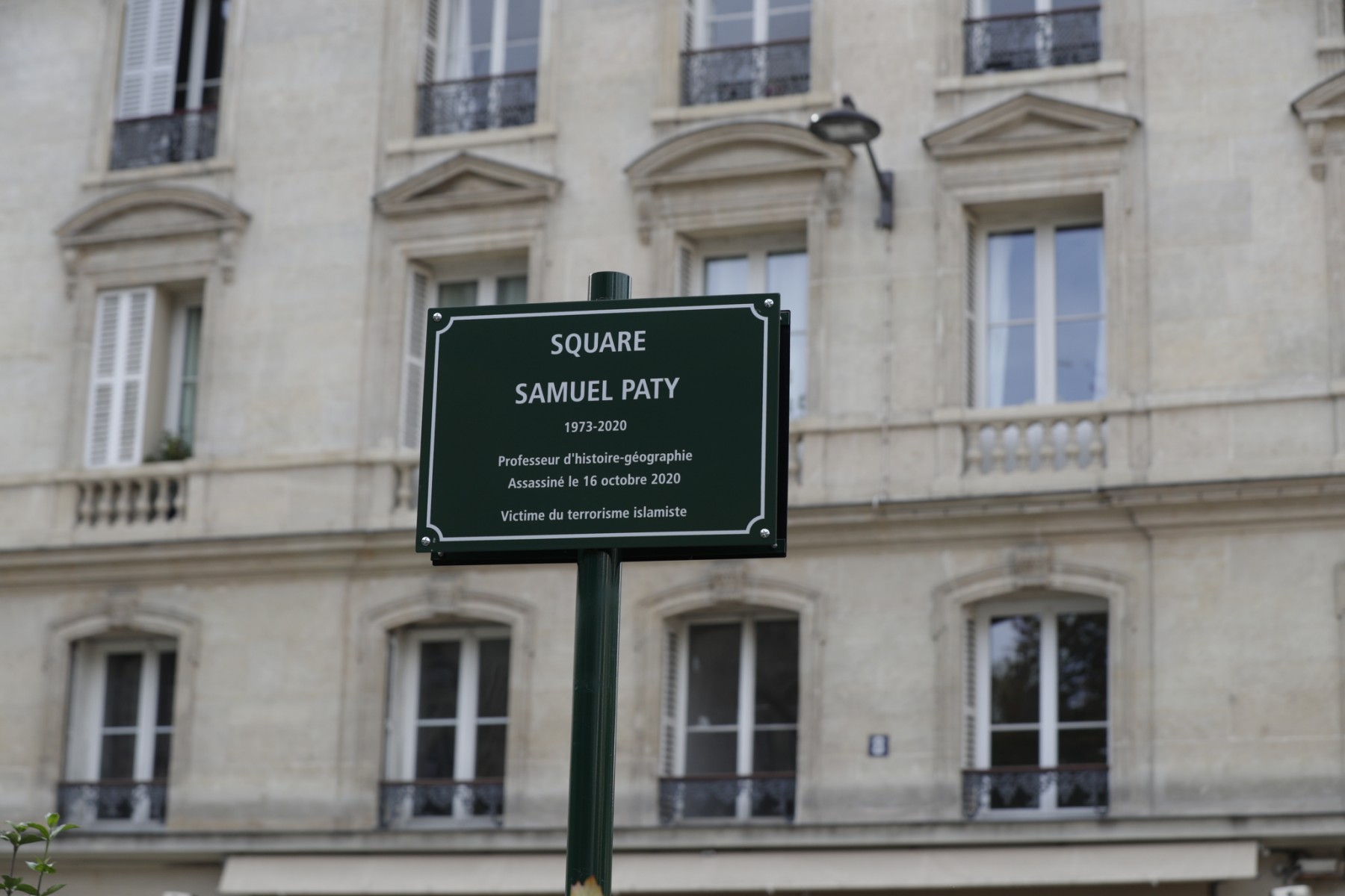Assassinat de Samuel Paty: enquête ouverte après une plainte visant l'administration