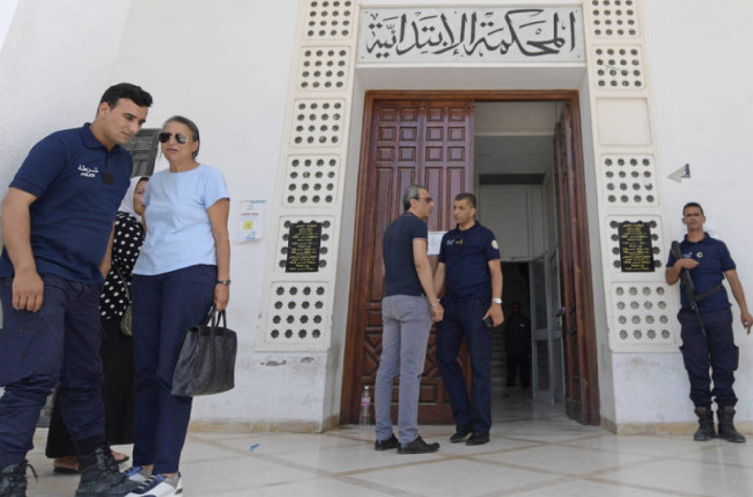 Tunisie: Des ONG dénoncent la révocation de juges par le président