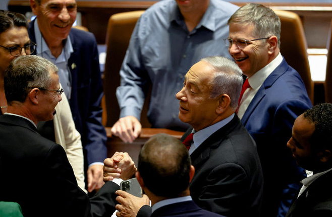 Où qu'il soit, Netanyahu reste incontournable