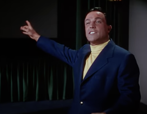 Gene Kelly lors de la première de « Singin’ in the Rain », 1952 (capture d’écran