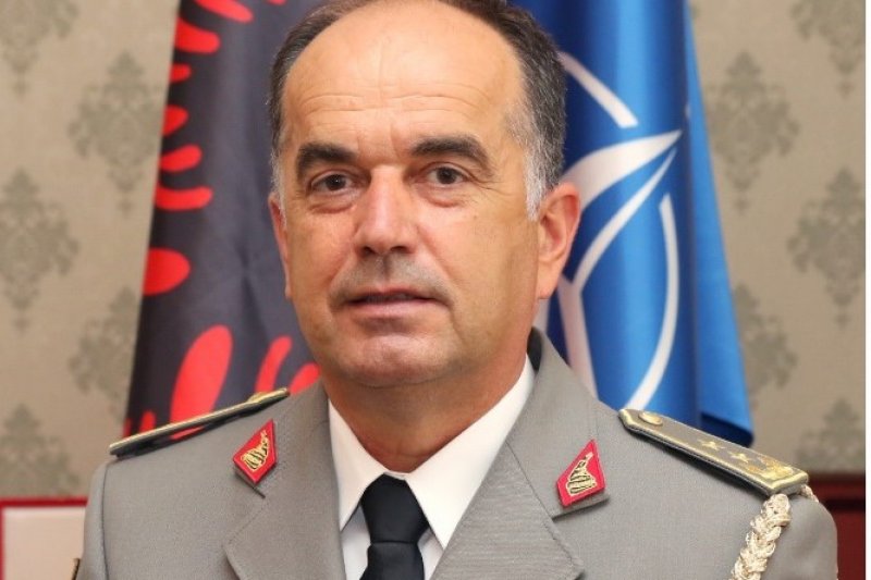 En Albanie, le chef des armées élu président du pays