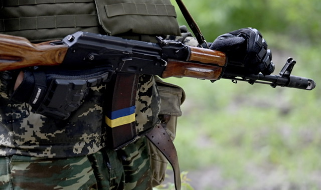 A Boutcha, des civils s'entraînent avec l'armée dans une zone fortifiée par les Russes