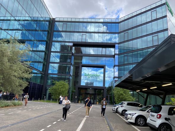 La multinationale française Schneider Electric mise sur l’énergie du futur: l’électricité 4.0
