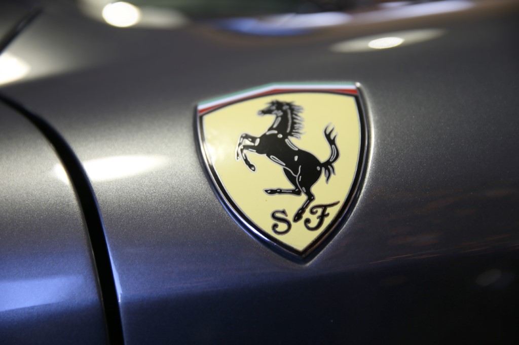 Ferrari accélère pour prendre le virage électrique