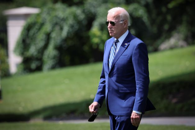 Armes à feu: Biden dit qu'il ne veut pas agir par décret, et tacle Trump au passage
