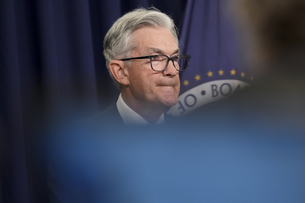 Le dollar en fort repli malgré la hausse des taux de la Fed