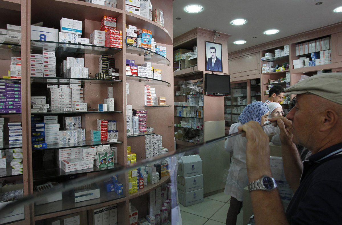 Les médicaments dont la date d’expiration est proche se retrouvent souvent en Syrie, où ils sont consommés par des patients désespérés. (AFP)