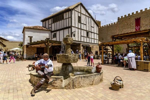 Les incendies ont entraîné l'évacuation de plus de 3.000 personnes du parc d'attractions du Puy du Fou, en pleine vague de chaleur extrême (photo, parc d’attraction du Puy du Fou, Espagne)
