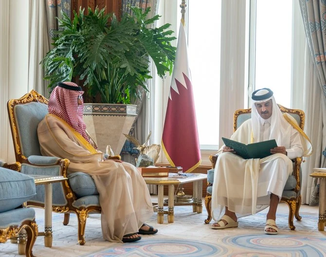 Le roi Salmane envoie un message écrit à l’émir du Qatar