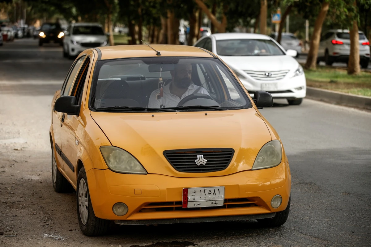 Bagdad: pour Oussama le taxi, les bouchons, c'est sa vie
