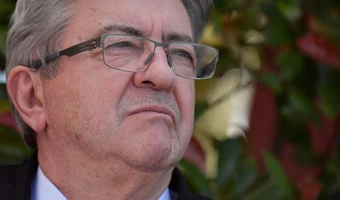 Législatives en France: la gauche en embuscade face à Macron