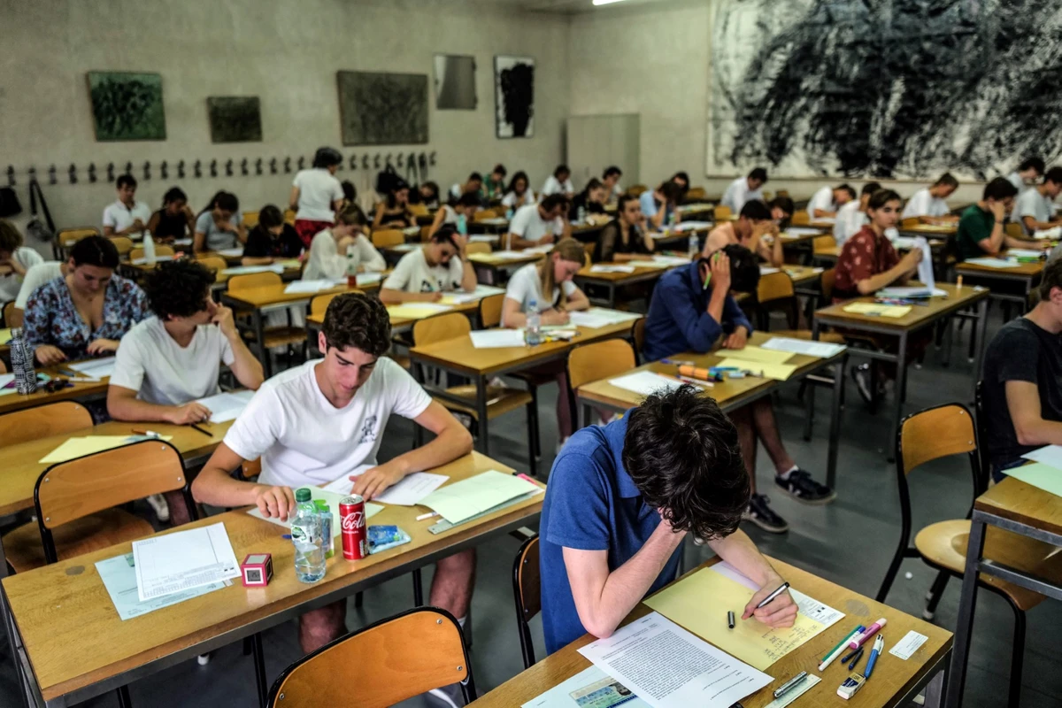 «Soulagés» après la philo, les lycéens poursuivent le bac comme prévu malgré la chaleur