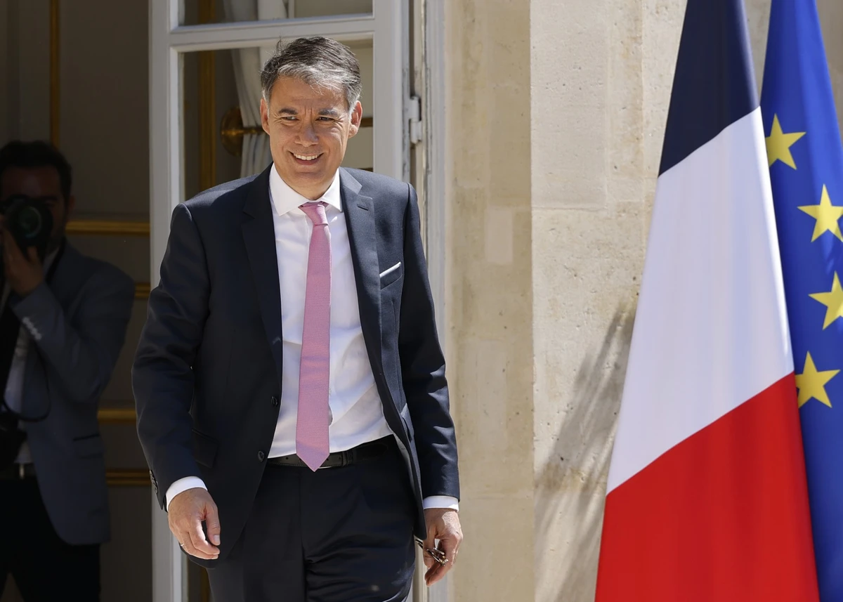 Au conseil national du PS, Faure défend son «pari fou» face «aux éléphants»
