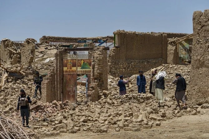 Séisme en Afghanistan: les survivants, sans abri, nourriture ou eau, attendent l'aide avec anxiété