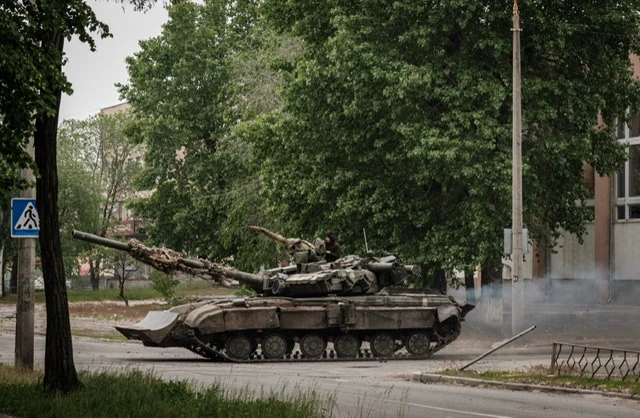 Bombardements sur Kiev, «la moitié» de Severodonetsk sous contrôle selon l'Ukraine