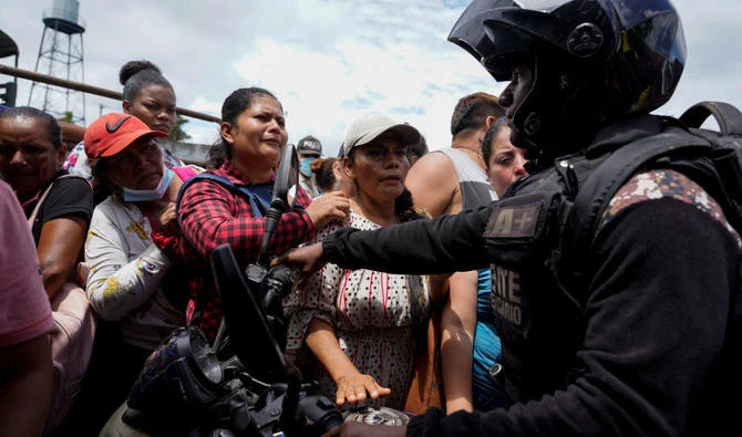 Equateur: la police réquisitionne un centre culturel des indigènes à Quito
