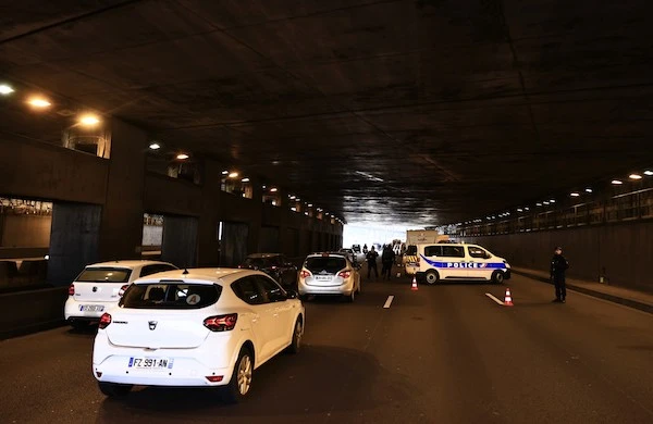 Contrôle de police à Paris. (AFP)