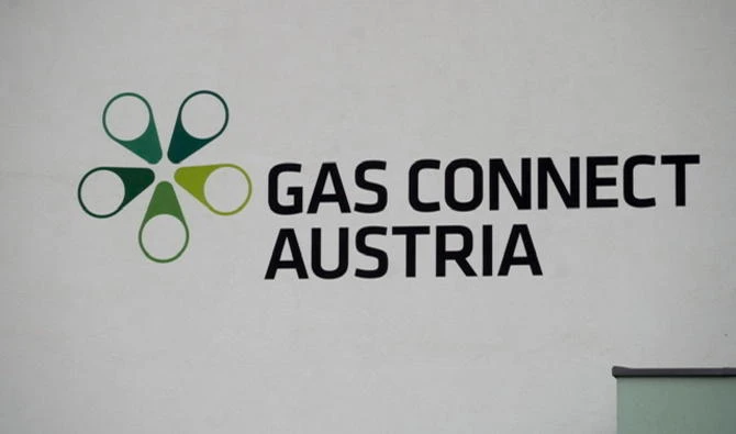 Le logo de GCA (Gas Connect Austria) et TAG (Trans Austria Gas pipelines) sur l'un des plus grands hubs d'interconnexion gazière d'Europe en Autriche (Photo, AFP).