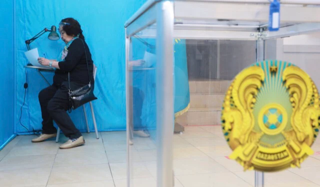 Kazakhstan: Une majorité pour tourner la page Nazarbaïev par référendum, selon de premiers sondages