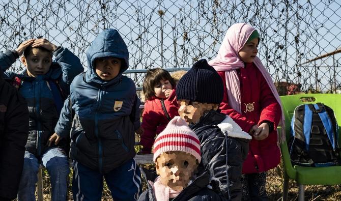 Des orphelins, de diverses nationalités dont deux Français, se rassemblent au camp kurde d'al-Hol, le 25 janvier 2020 (Photo, AFP).