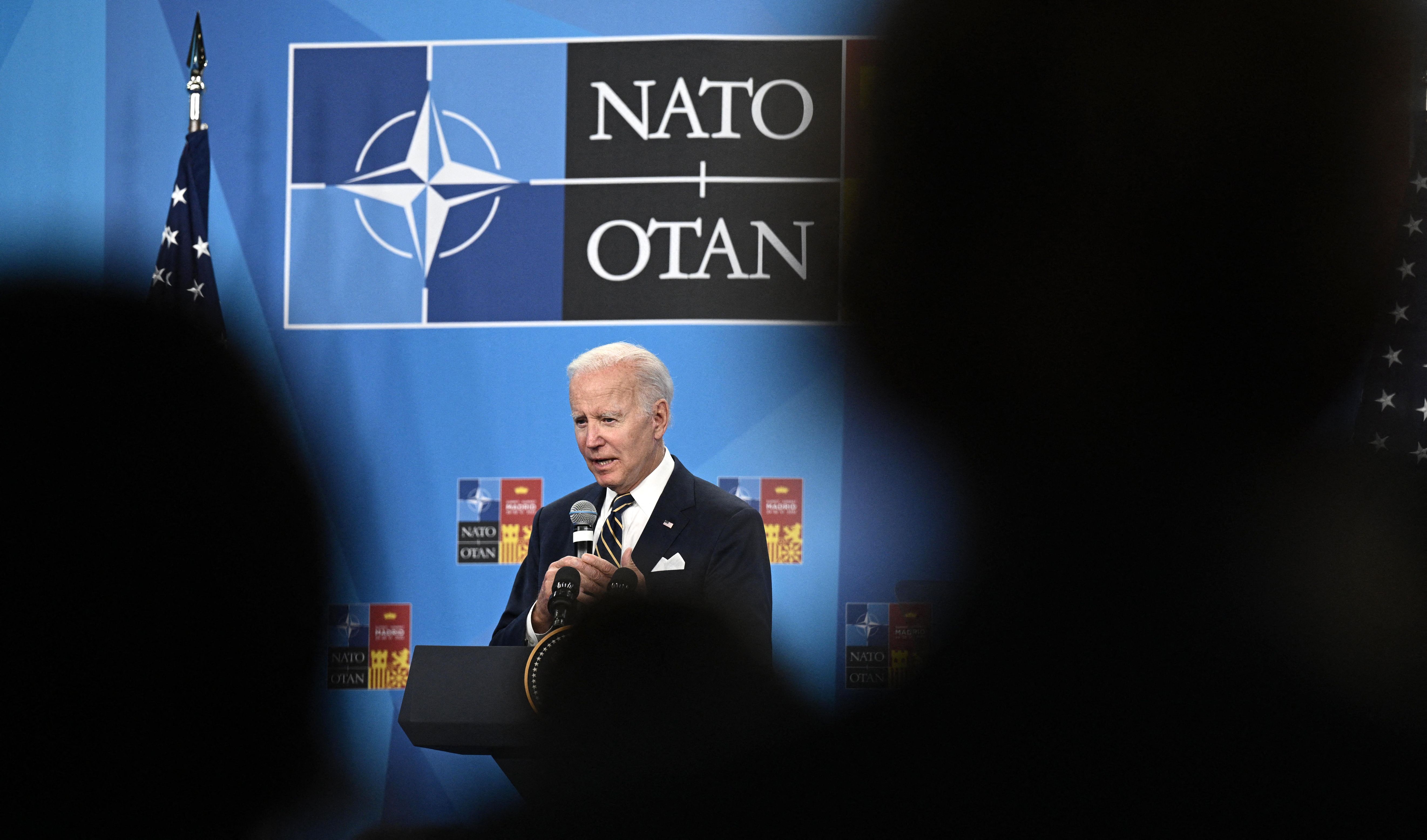 Promesses de l'Otan à l'Ukraine, qui reprend un îlot stratégique, mais est menacée dans l'est