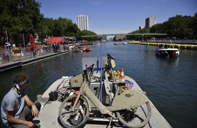 La pêche au Vélib', une spécialité parisienne
