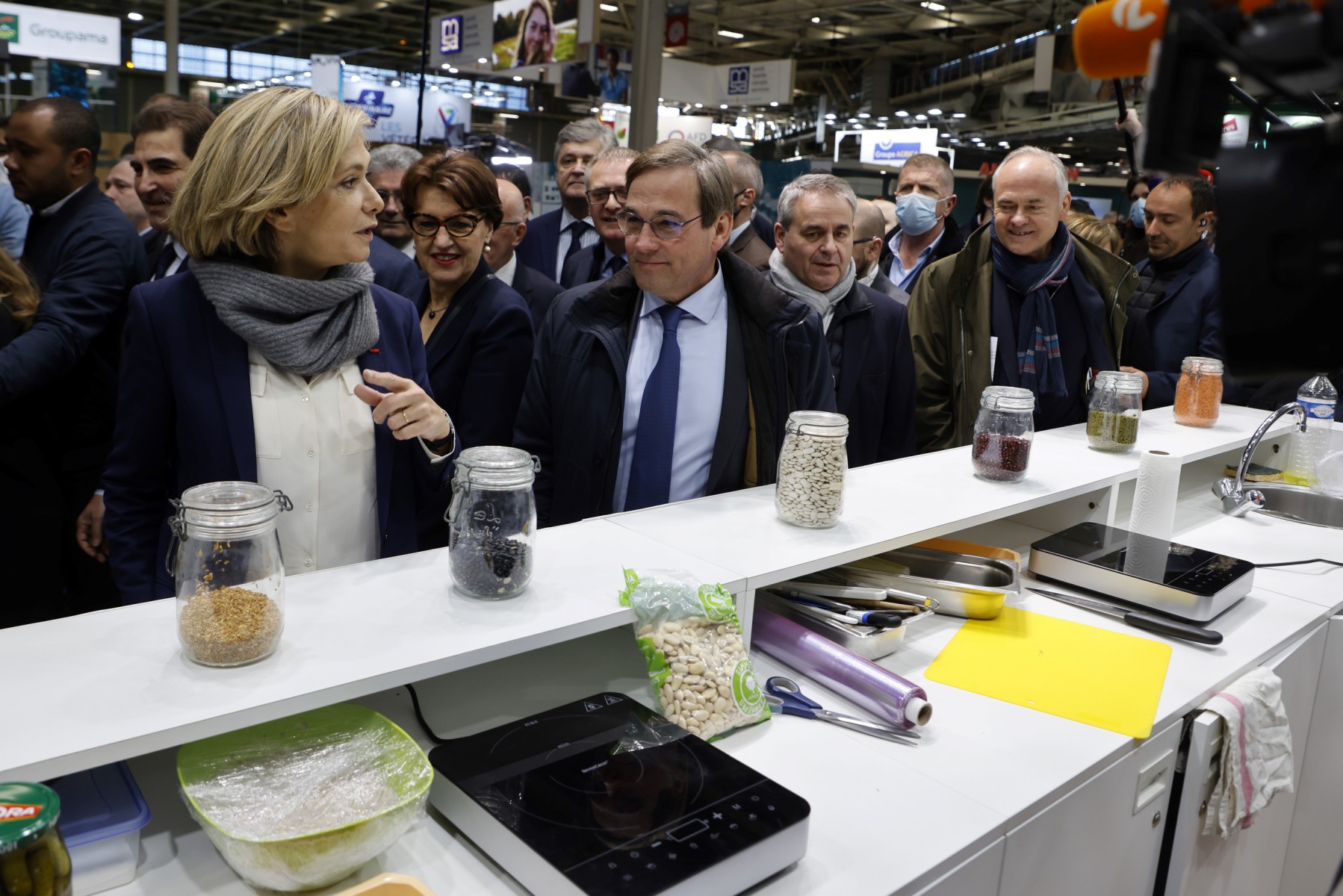 Annie Genevard, l'ancienne N.2 nommée présidente par interim de LR