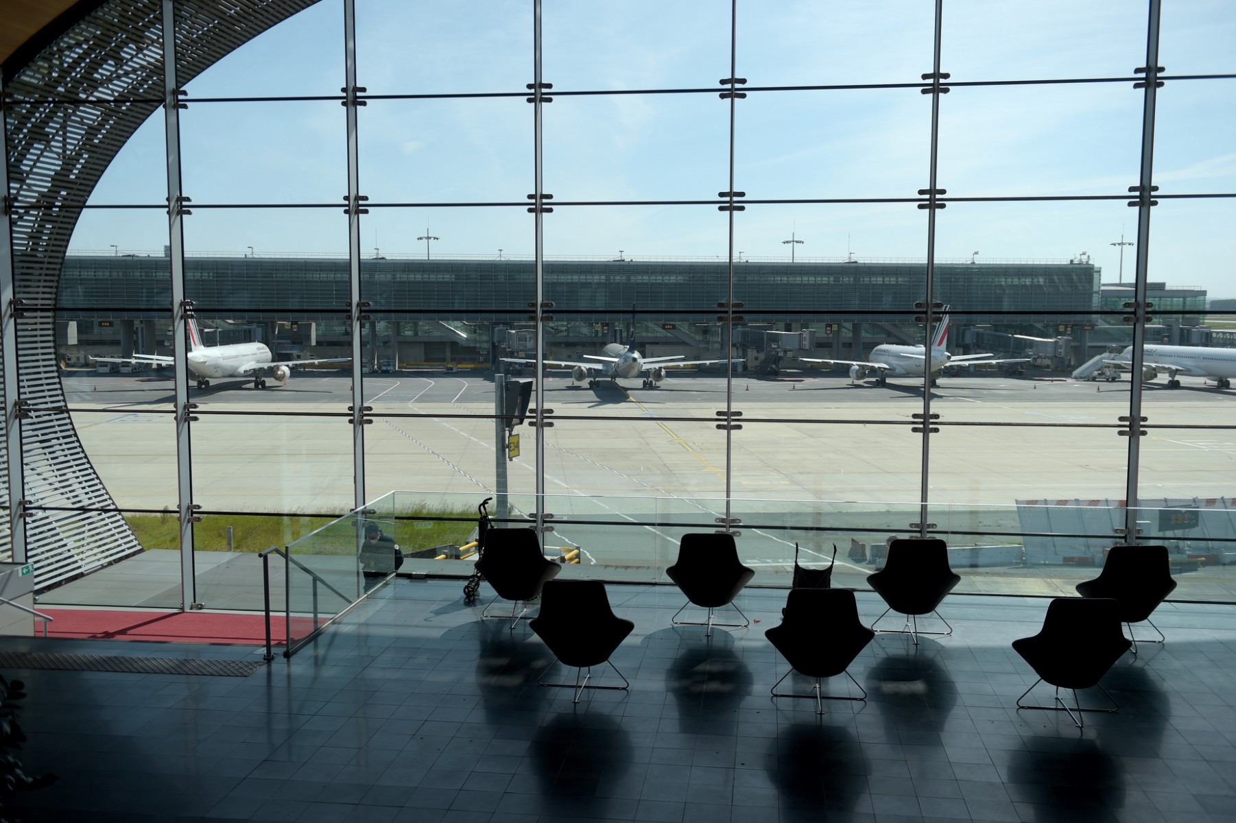 Aéroports : calme à Roissy malgré de nouvelles grèves à l'orée de la haute saison