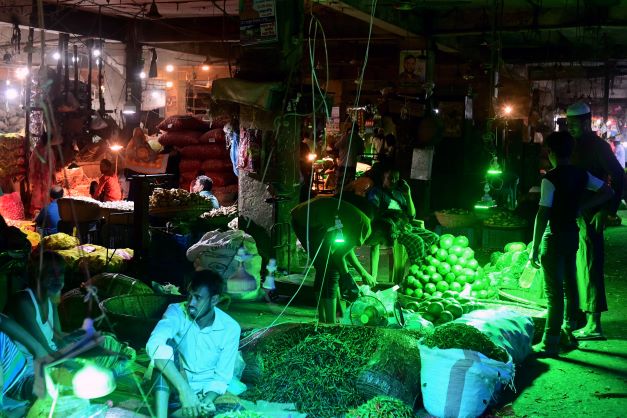 Le Bangladesh instaure des restrictions sur l'énergie face à la hausse des prix du carburant