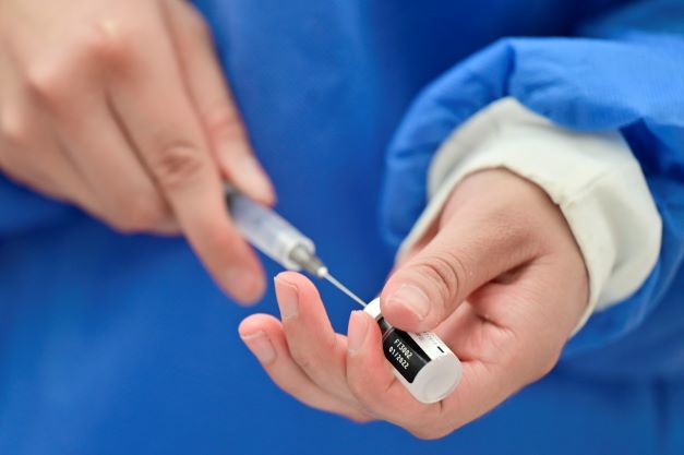 Covid: un tribunal italien ordonne l'analyse des vaccins à ARN messager