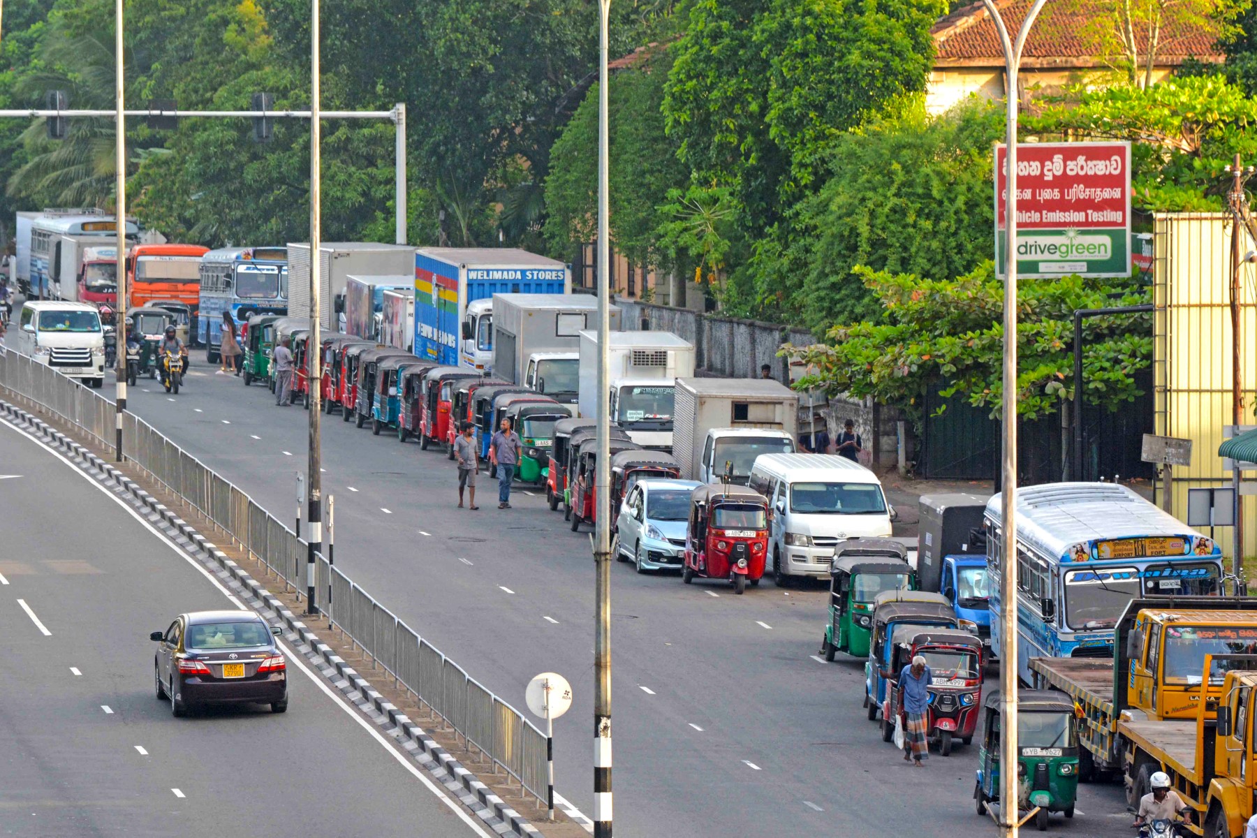 Le Sri Lanka à l'arrêt, les réserves de carburant diminuent