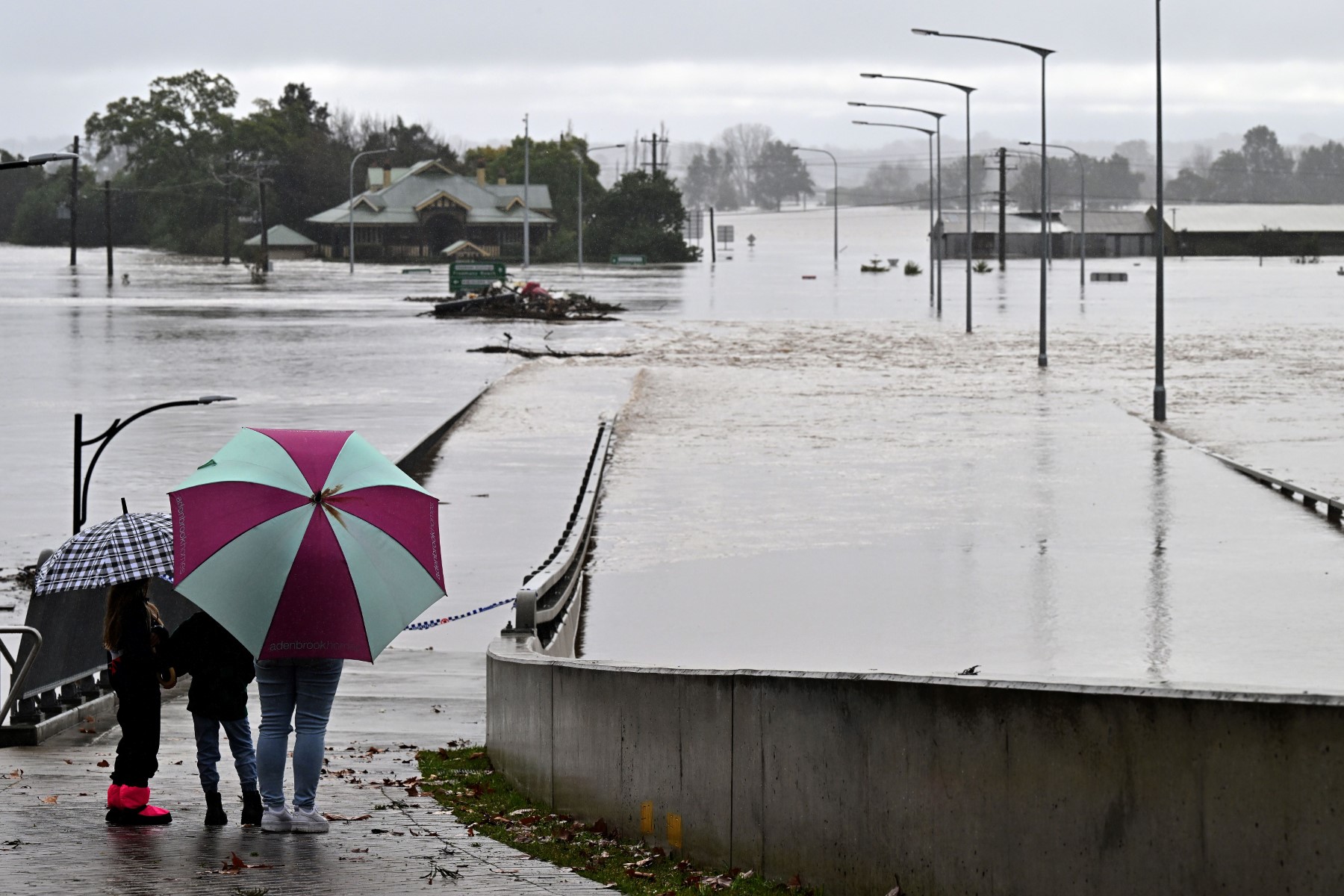 Inondations: des milliers d'Australiens fuient, les pluies vont vers le nord