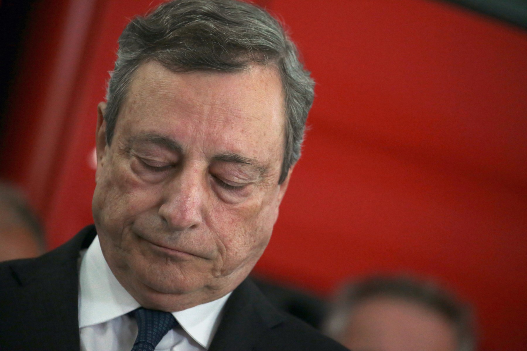 Italie: Draghi démissionne mais le président le rattrape par la manche