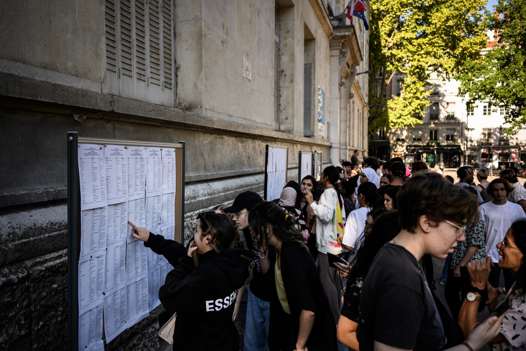 «J'ai le bac!»: les candidats au précieux sésame découvrent leurs résultats