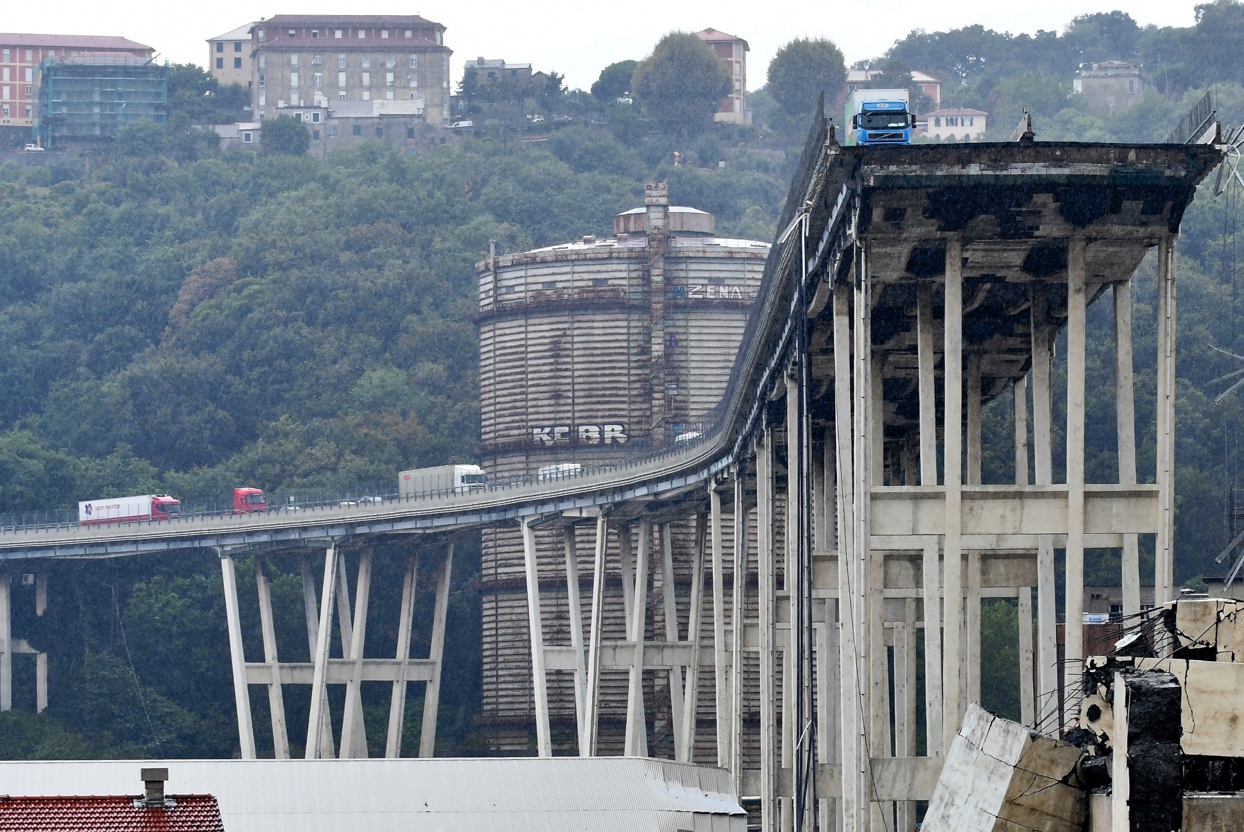 Italie: quatre ans après, début sous haute tension du procès du pont effondré de Gênes