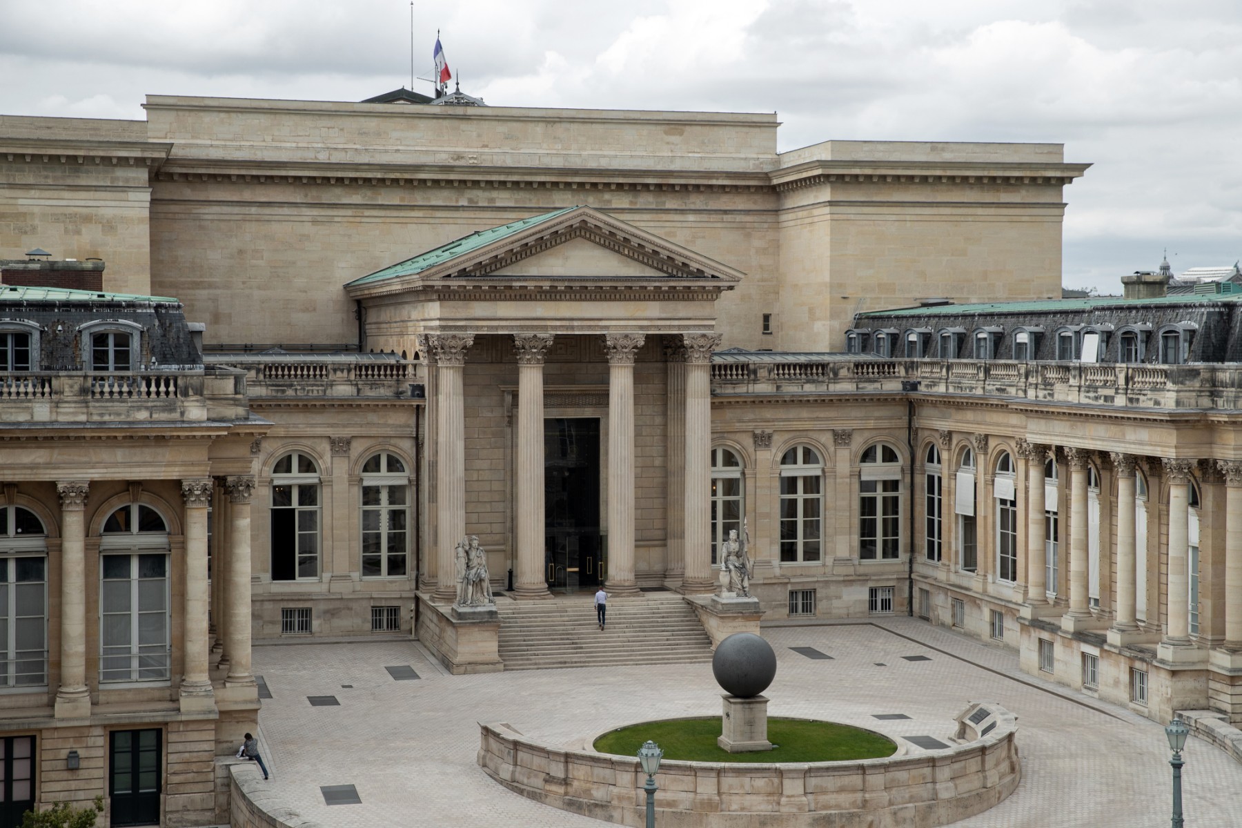 Rejet à l'Assemblée du pass sanitaire aux frontières: «un coup de chaud nocturne», pour Macron