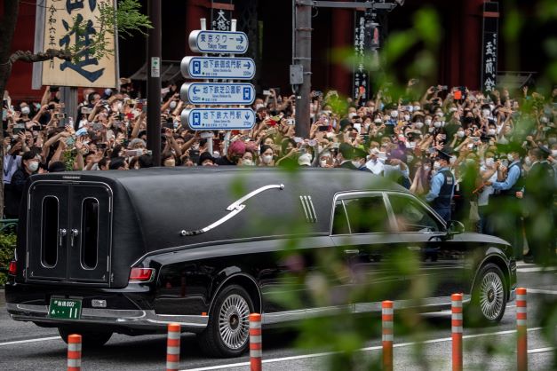Des milliers de Japonais rendent hommage à Shinzo Abe le jour de ses funérailles