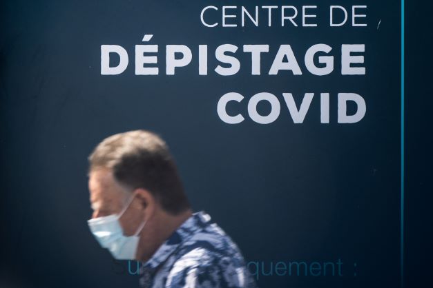 Covid-19: la 7ème vague en reflux en France mais encore à un niveau élevé