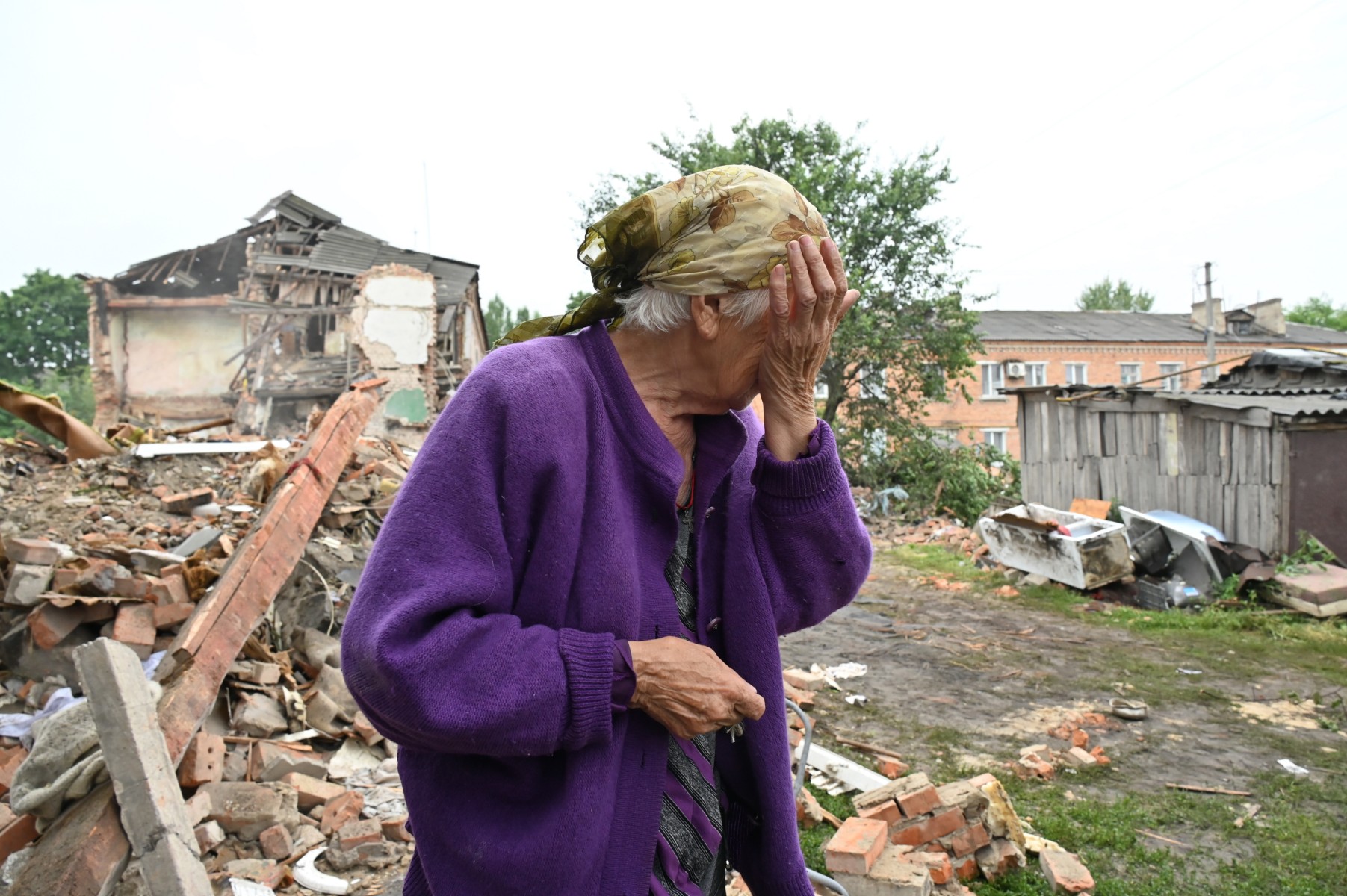 Guerre en Ukraine: l'UE veut durcir les sanctions contre Moscou, plusieurs villes touchées par des frappes Kiev