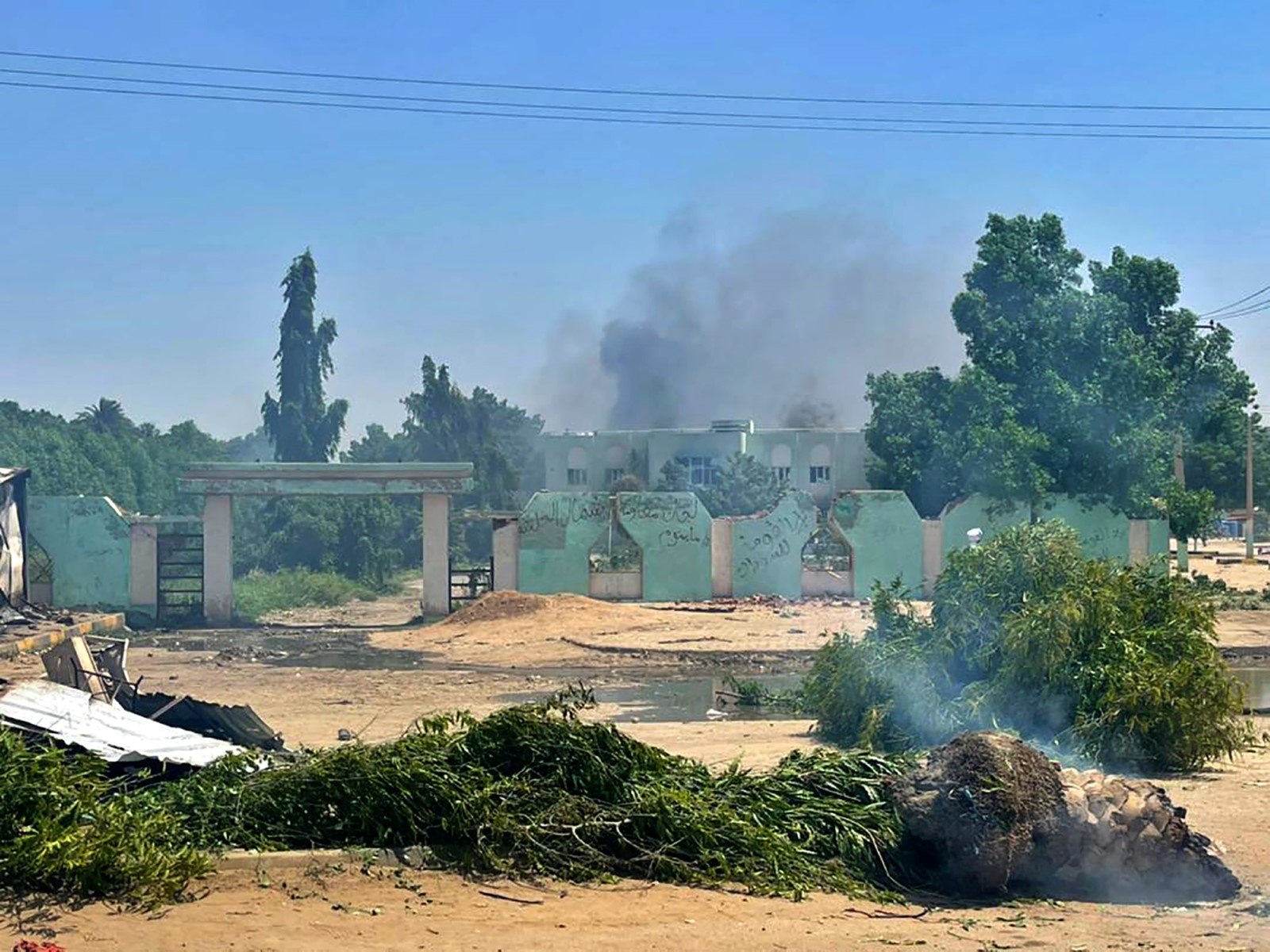 Barricades et routes bloquées à travers le Soudan après un conflit tribal